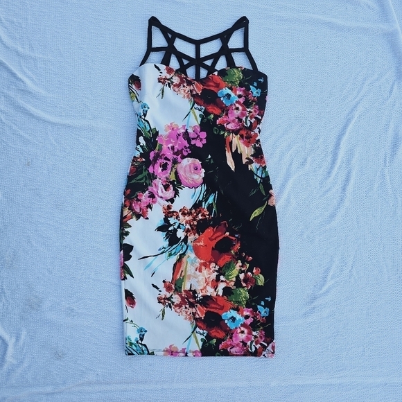 VENUS Dresses & Skirts - Venus Floral Midi Dress Multicolor size small